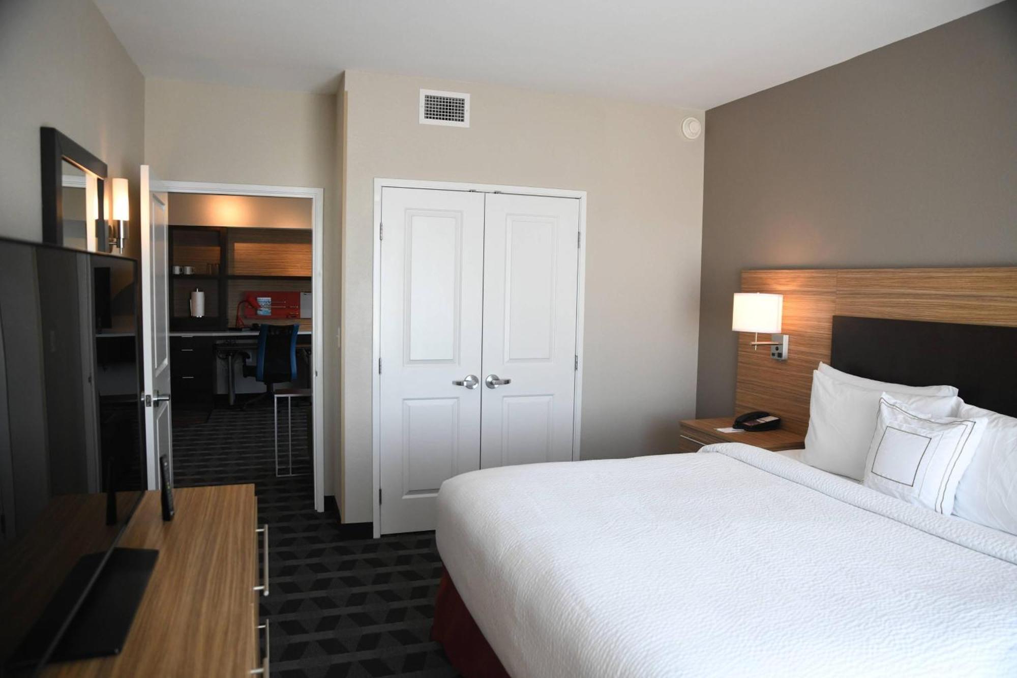 Towneplace Suites Kansas City At Briarcliff Exterior photo
